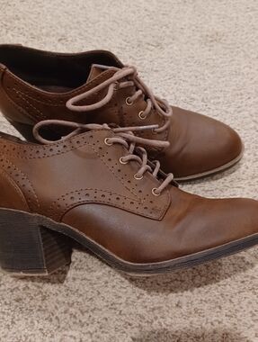 Rocket Dog "Selina" wingtip oxford Leather Heeled Lace Up Shoes Size 9